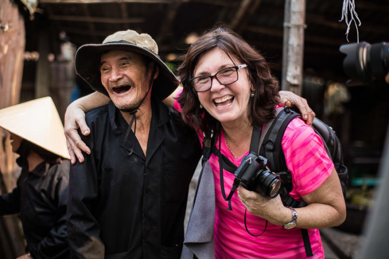 Chụp hình người dân địa phương - Nguồn: Luis Zehr Photography 