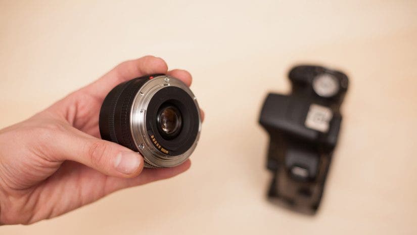 Lens Adapter là một phụ kiện cần thiết nếu bạn định sử dụng các Lens không được thiết kế đặc biệt để hoạt động cùng với máy ảnh