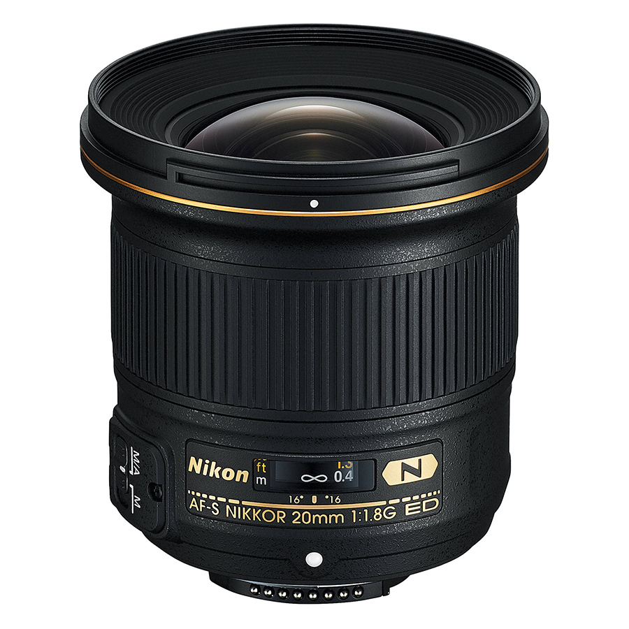 Nikon 20mm f/1.8 là một Lens độc đáo; tiêu cự của nó rất rộng trên máy ảnh full-frame để chụp ảnh kết hợp cả chụp thiên văn và phong cảnh bên dưới  