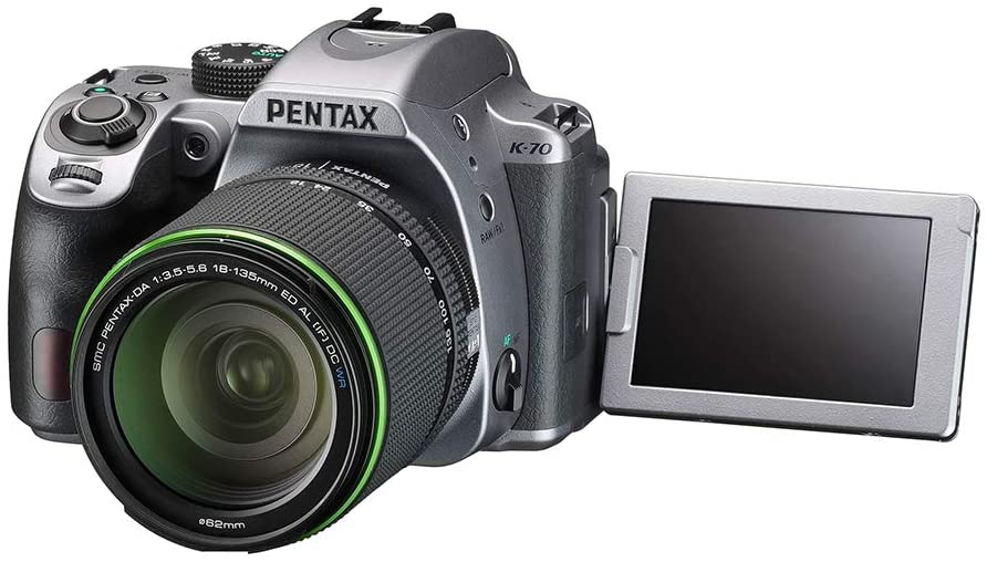 Không giống như các nhà sản xuất khác, đặc biệt là ở mức giá này; Pentax bao gồm tính năng ổn định hình ảnh trong thân máy ảnh của mình