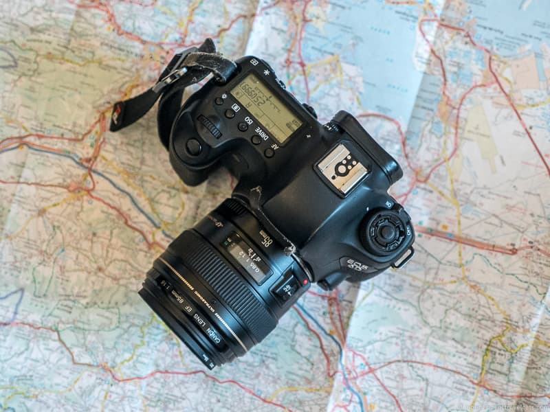 Máy ảnh DSLR là lựa chọn phổ biến cho dân du lịch; vì chúng có thời lượng pin tốt, chất lượng ảnh tuyệt vời, nhiều Lens tùy chọn và điều khiển thủ công