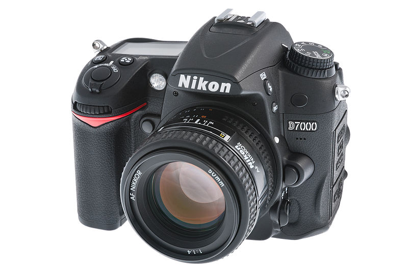 Máy ảnh Nikon D7000 DSLR  