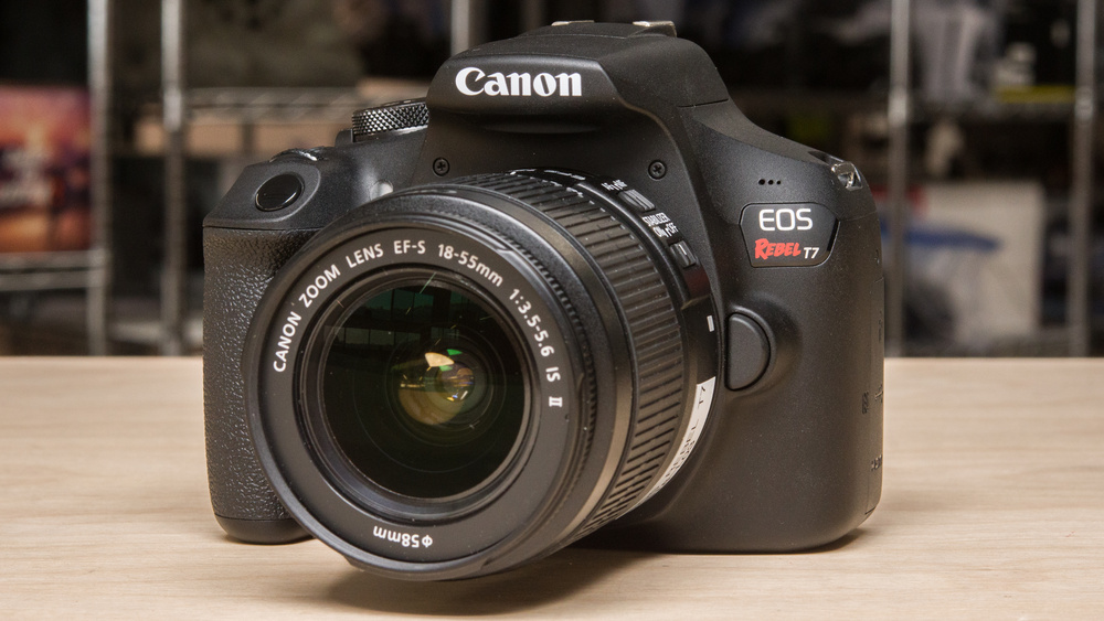 Canon EOS Rebel T7 là sự lựa chọn tuyệt vời cho bất kỳ ai mới chụp ảnh đang tìm kiếm chiếc máy ảnh đầu tiên của mình. 