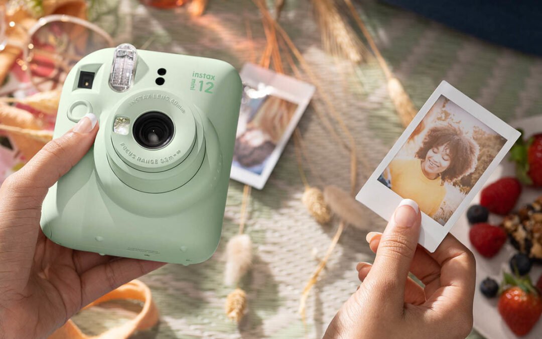 [Review] Fujifilm Instax Mini 12 – chụp là có hình