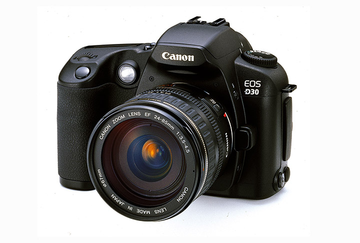 Canon EOS D30 là máy ảnh 3,25MP được thiết kế ngay từ đầu như một máy ảnh digital – không phải máy ảnh film với cơ chế vận chuyển film bị loại bỏ và thay thế bằng cảm biến kỹ thuật số kiểu Frankenstein 