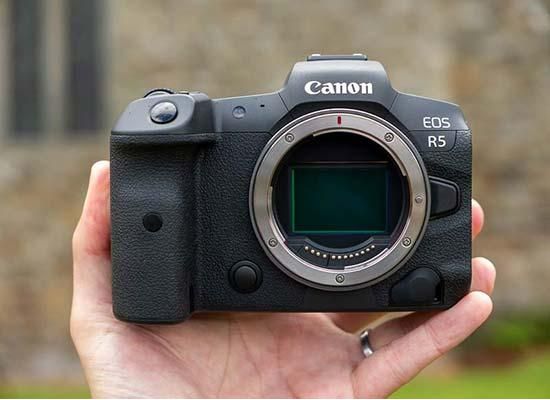 Canon EOS R5 là máy ảnh khẳng định về vị trí của hãng trên thị trường
