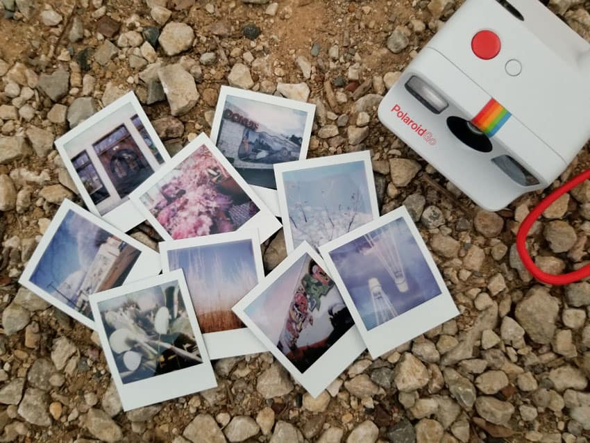 Polaroid Go cũng là chiếc máy ảnh nhẹ nhất mà tôi từng cầm và bạn có thể dễ dàng sử dụng nó bằng một tay