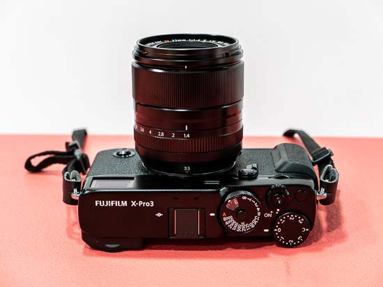 Lens 33mm nhà Fujifilm có kích cỡ vừa phải và chống chịu được thời tiết