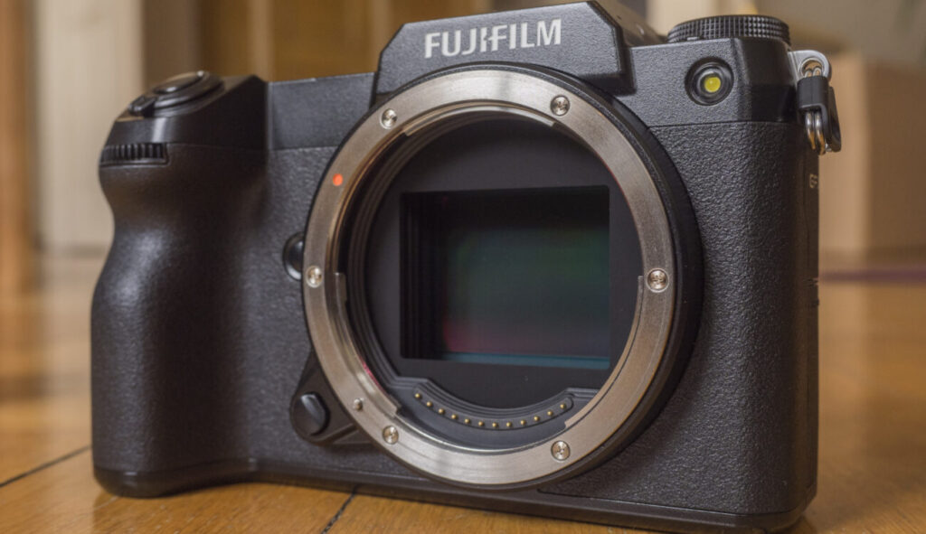 Liệu có đáng bỏ hơn $10,000 để mua Fujifilm mirrorless GFX 100S