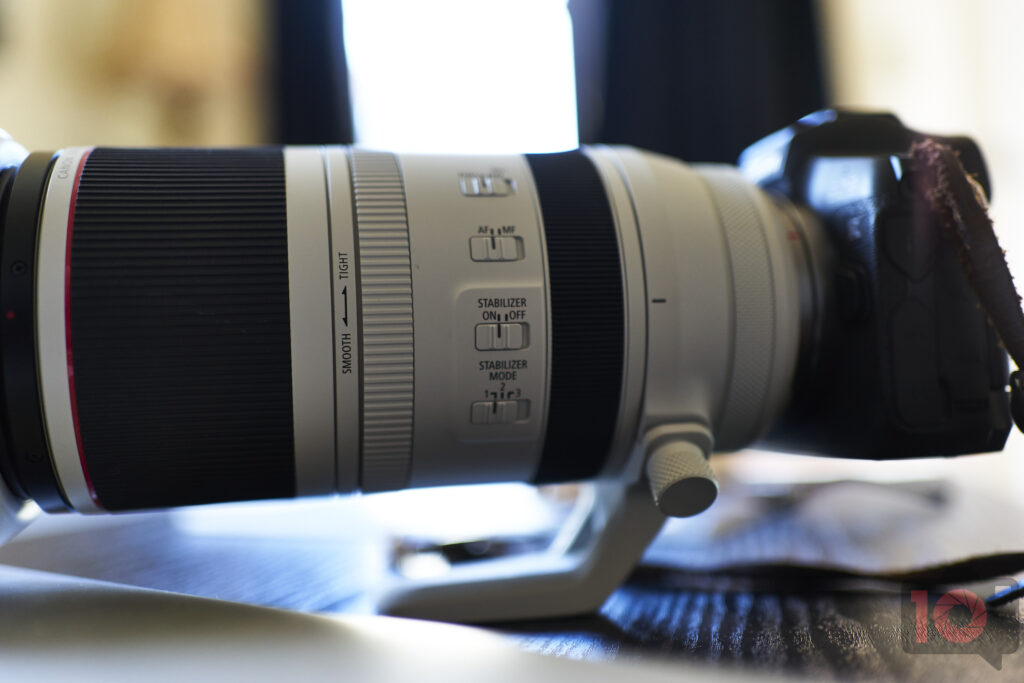 Canon cũng đã cố gắng để giữ nguyên trọng lượng dù lens có lớn hơn vài cm so với loại EF 300mm f/2.8L II IS USM.