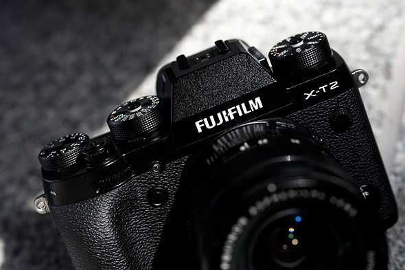 Fujifilm mirrorless X-T2 trông giống thiết kế SLR hơn dành cho các loại lens zoom nhanh trong phân khúc đang phát triển của hãng.