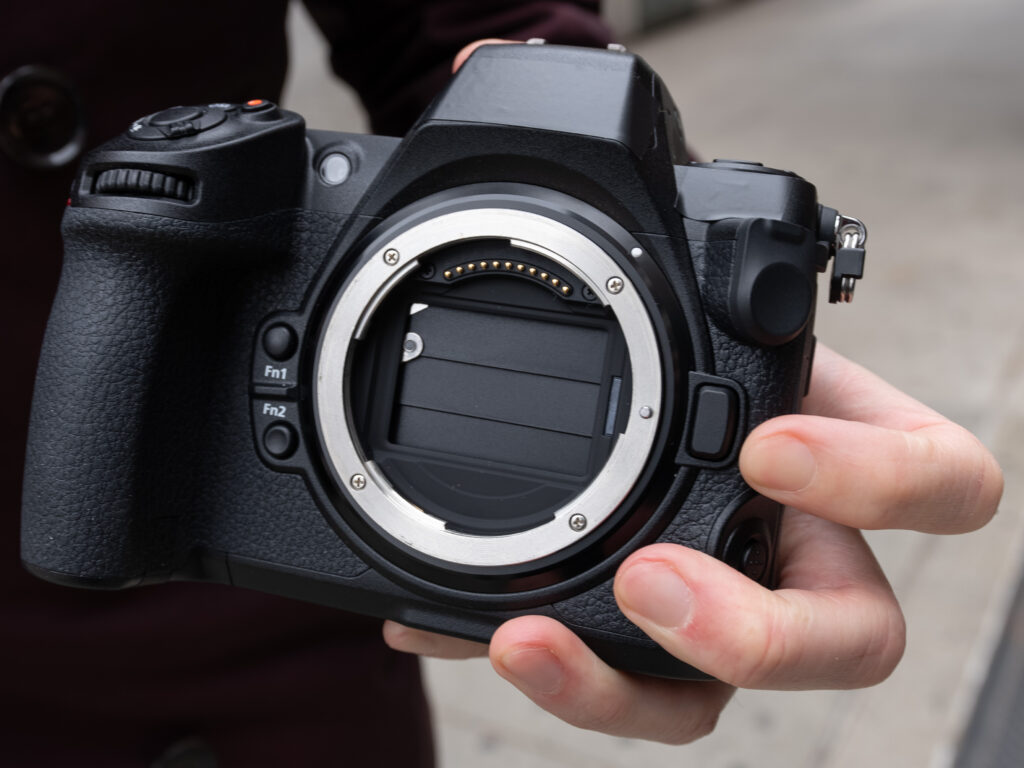 Cận cảnh chiếc Nikon mirrorless Z8