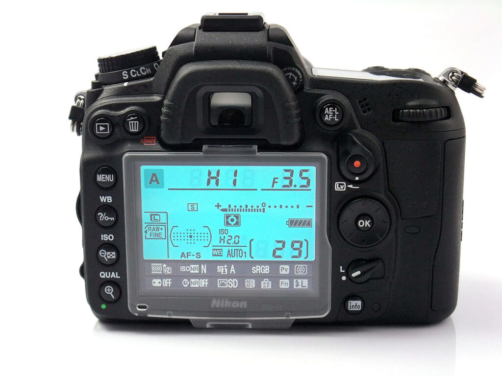 Mọi vị trí trên Nikon D700 được cân nhắc và lặp bản đồ 1 cách thông minh