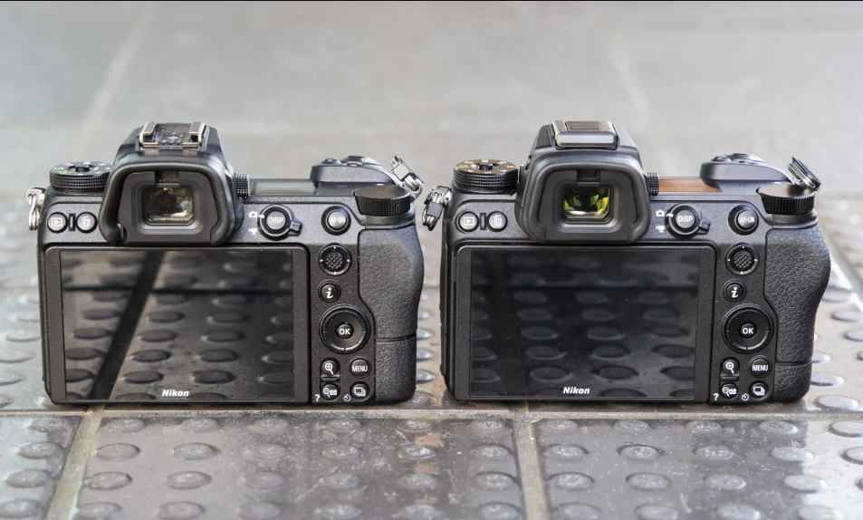 Bên trái là Nikon Z7, bên phải là Z7 II