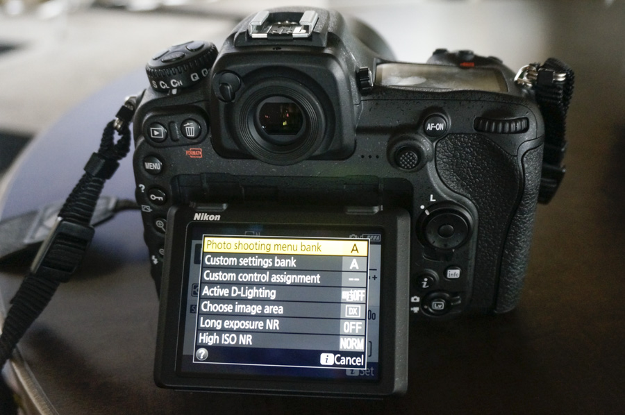 Độ thu phóng 1.0x và mức bao phủ 100% vùng ảnh của Nikon D500.
