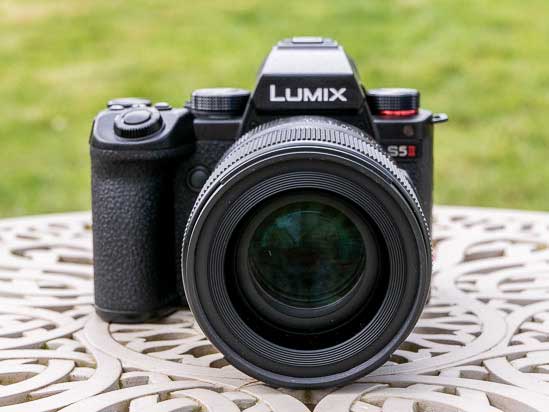 Kích thước của lens có thể kết hợp với nhiều máy ảnh khác nhau. Chẳng hạn như Panasonic Lumix S5II