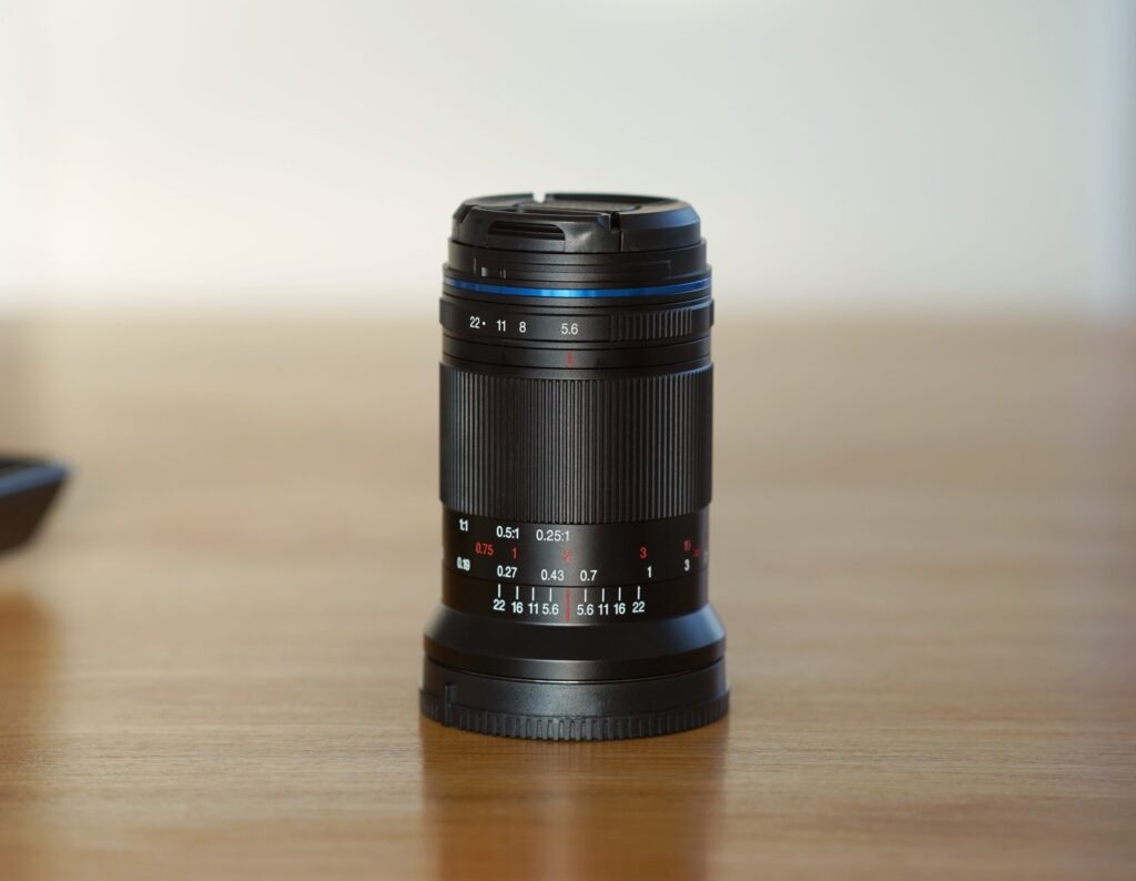 Lens Laowa 85mm f/5.6 2x Ultra Macro APO khá tiện dụng vì tính nhỏ gọn và có thể dùng trên nhiều ngàm khác nhau.