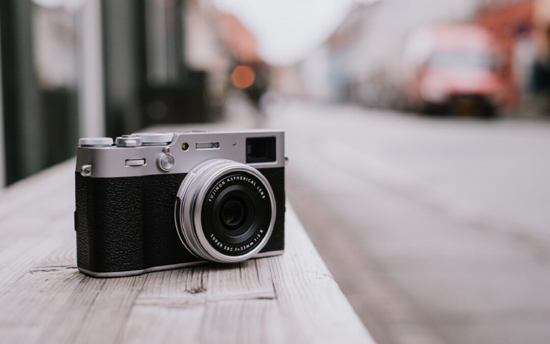 Fujifilm X100V: Máy ảnh nhỏ gọn và tiện lợi