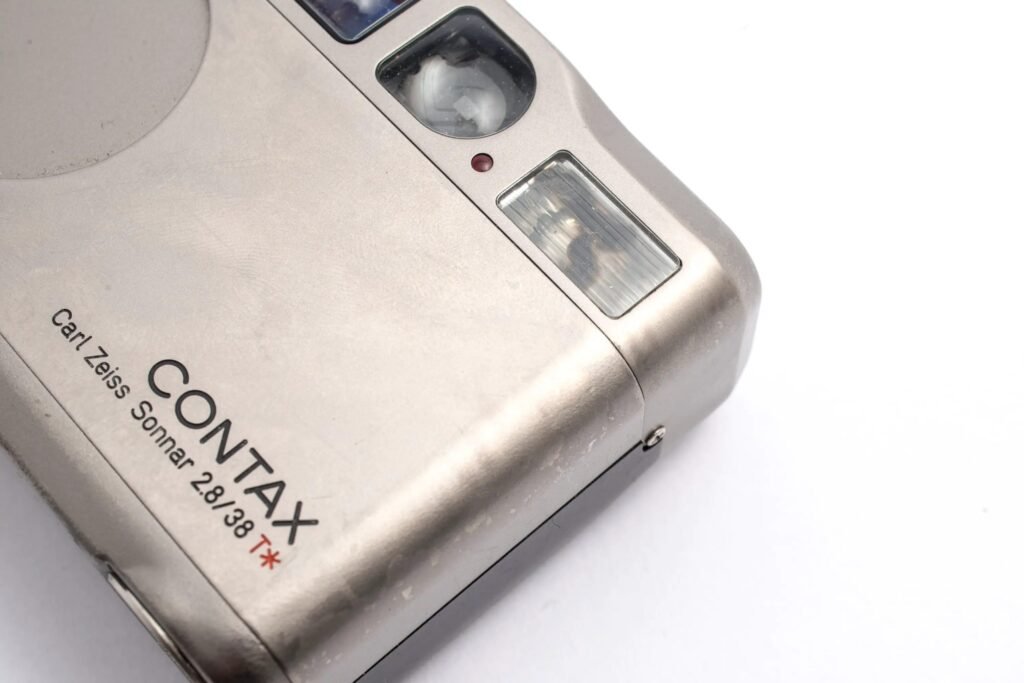 Máy ảnh Contax này có thể mang theo mọi lúc mọi nơi