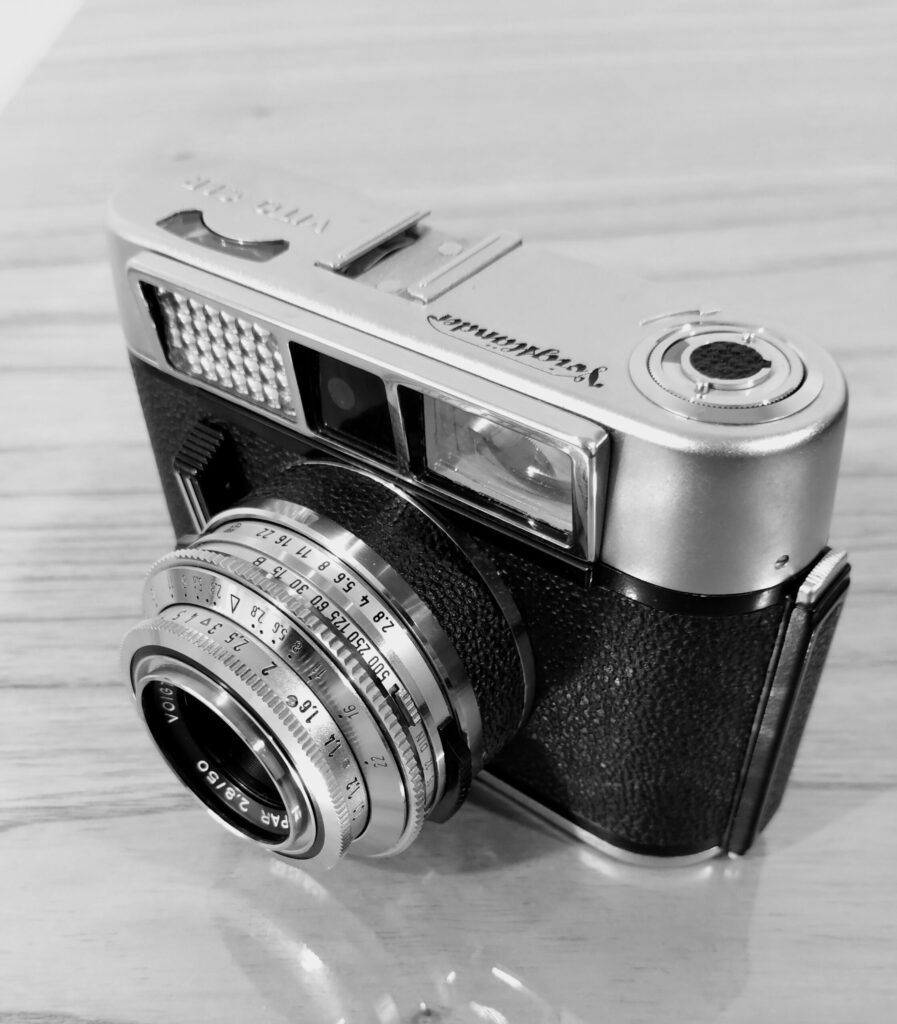 Một vài ấn tượng ban đầu về máy ảnh film rangefinder Voigtlander Vito CLR