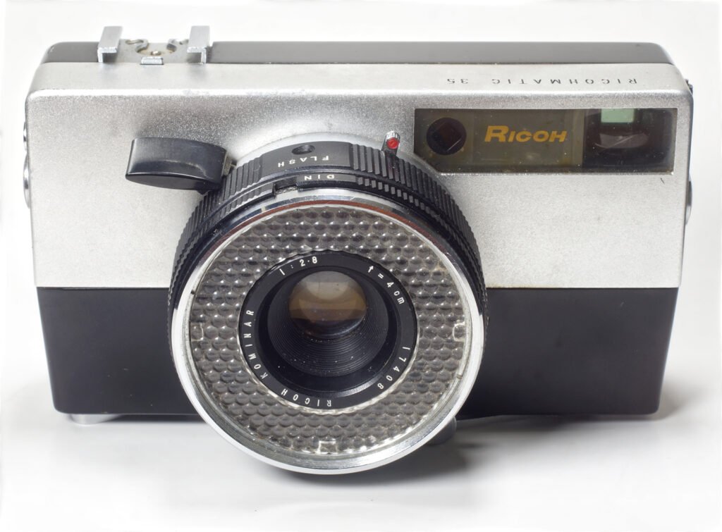 Richomatic 35 - xem xét chất lượng máy ảnh point&shoot những năm 60